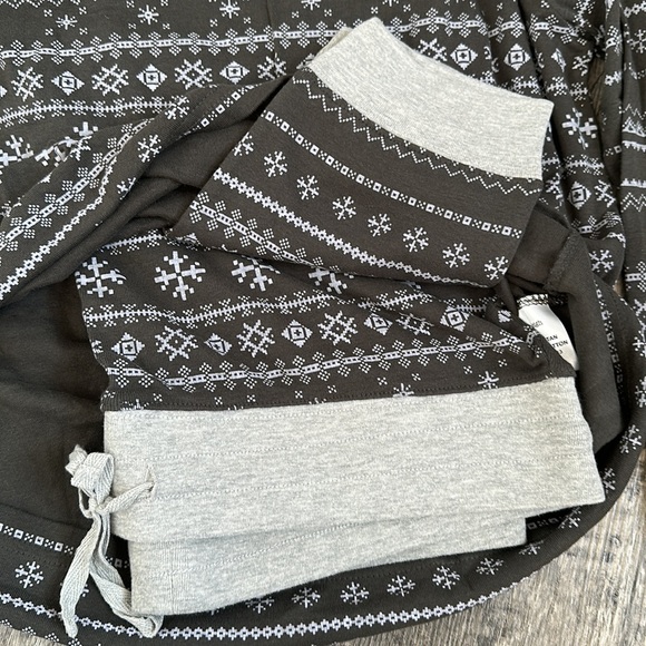 Theo + leigh Snowflake Fair Isle Christmas Pajamas - Picture 6 of 8